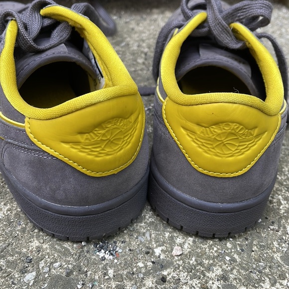 Women’s Nike Air Jordan 1 Retro Low OG - Picture 4 of 6